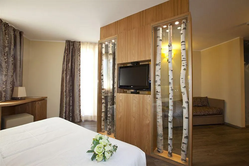Harmony Suite Hotel Selvino 4*,
