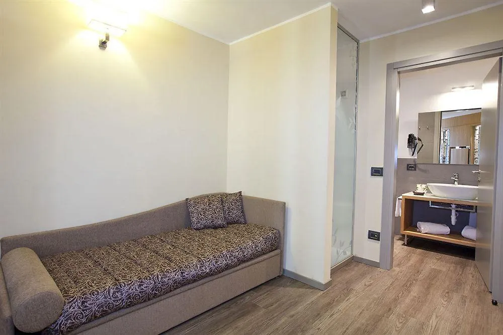 Harmony Suite Hotel Selvino 4*,